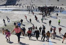Trump ataca con gases lacrimógenos la carava migrante