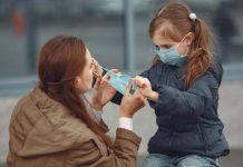 Según la ciencia: ¿el virus está en la ropa, en los zapatos, en el pelo?