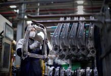 ¡Que la industria se reconvierta para fabricar insumos!