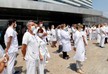 Plantón de las y los trabajadores de la salud a la monarquía