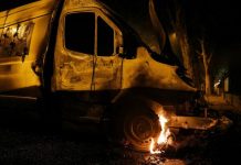 Francia: queman vehículos protestando contra la violencia policial