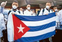 Los médicos cubanos y la ridícula campaña macartista en su contra