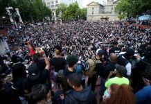 Arde Portland entre la rebelión y la militarización
