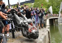 Derribar estatuas no borra la historia, nos hace verla más claramente