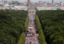 Marcha negacionista en Berlín contra las restricciones por el coronavirus