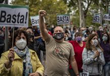 Protestas contra los confinamientos clasistas de Ayuso en Madrid