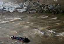 Bestial, brutal, inhumano: Carabinero empujó a un joven desde lo alto del puente Pío Nono