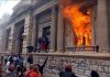 Guatemala: manifestantes irrumpen e incendian el Congreso